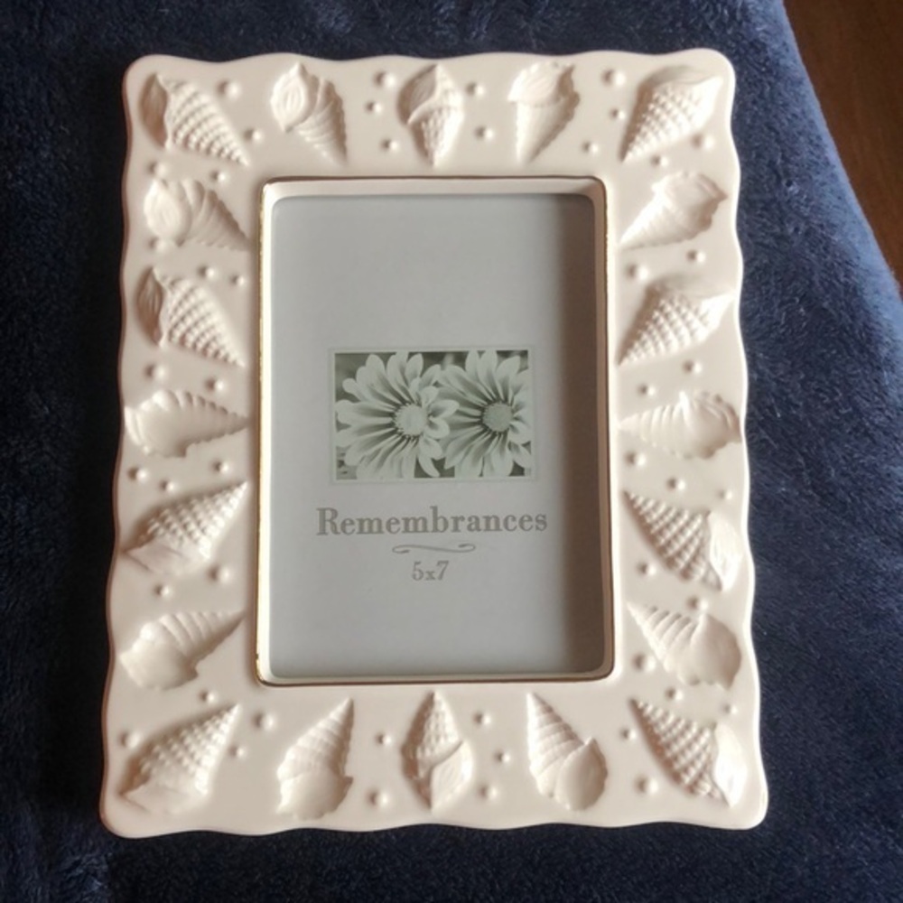 Seashell picture frame